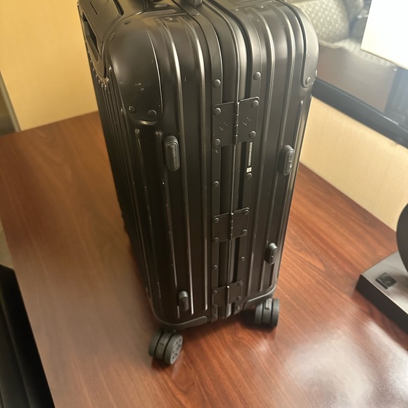 Rimowa original cabin suitcase - Picture 4 of 11